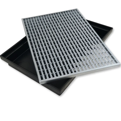 Wycieraczka metalowa seratowana ze skrzynią - 600 x 400