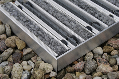 Wycieraczka w ramce aluminiowej z wkładem ryps + szczotka (22 mm)