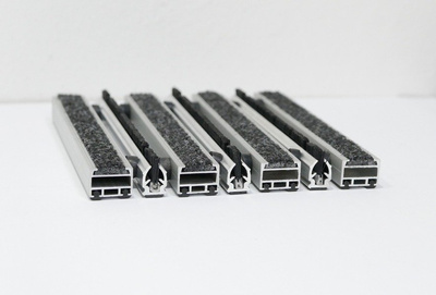 Wycieraczka w ramce aluminiowej z wkładem ryps + szczotka (22 mm)