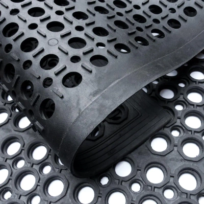 Mata gumowa ażurowa z najazdem 90x150 cm